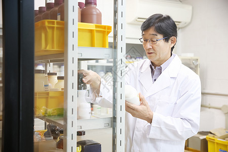 化學(xué)生物研究人員 生物制劑研發(fā)的領(lǐng)航者